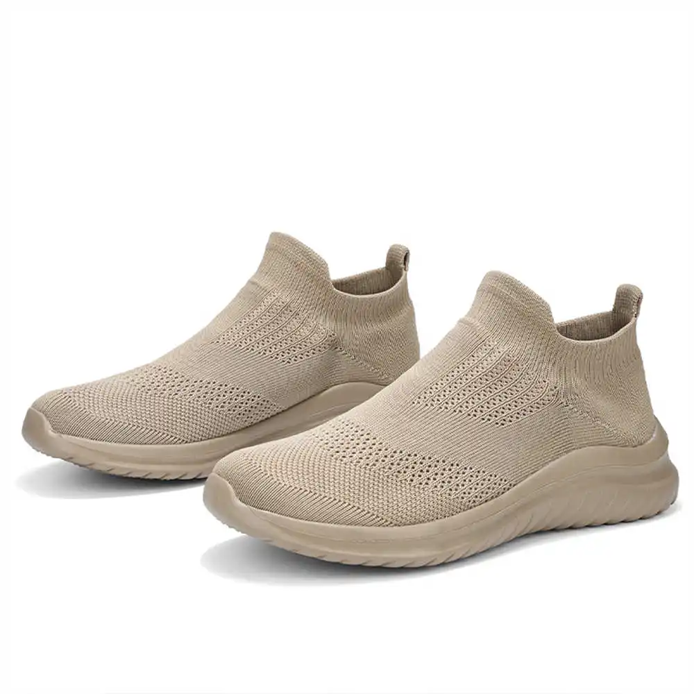 Beige Zachte Nieuwe Nieuwighei - Men Formal Wear With Sneakers recensie en prijs